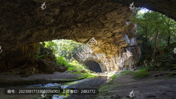 宜良三腳洞