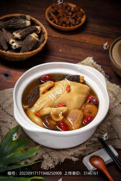 菌菇老雞湯養(yǎng)生湯