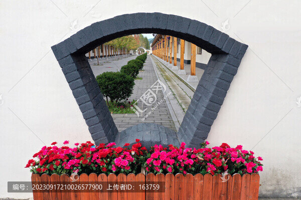 花窗里的風(fēng)景
