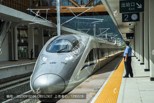 動(dòng)車進(jìn)站