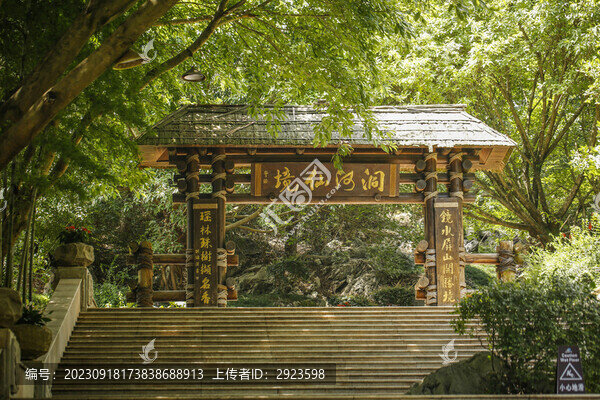 連州地下河入口處洞河仙境