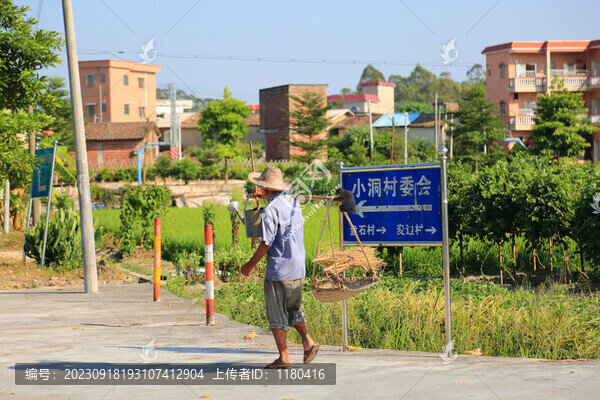 挑扁擔(dān)的人