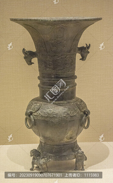明代蕉葉紋獸足銅尊
