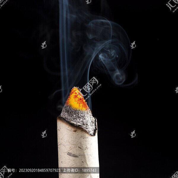 燃燒的艾灸條