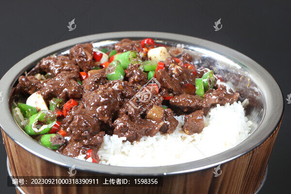 牛肉木桶飯