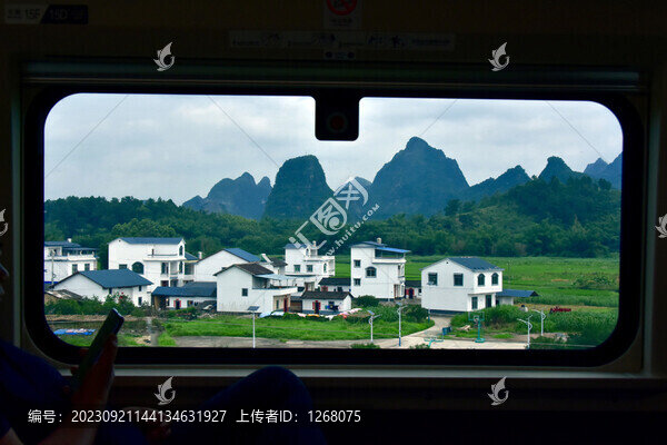 廣西高鐵車窗外的風(fēng)景