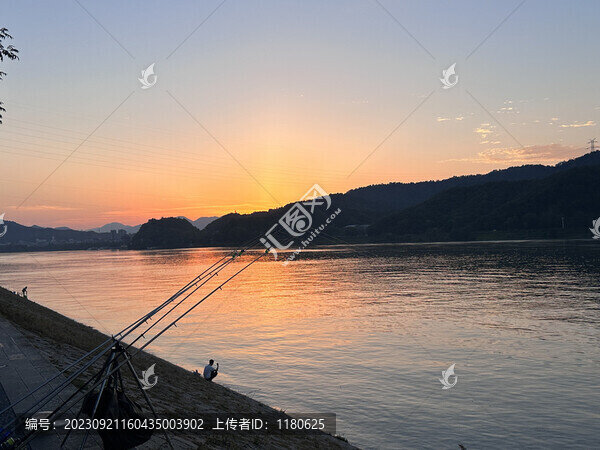 晚霞垂釣