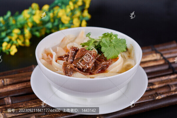 牛肉刀削面