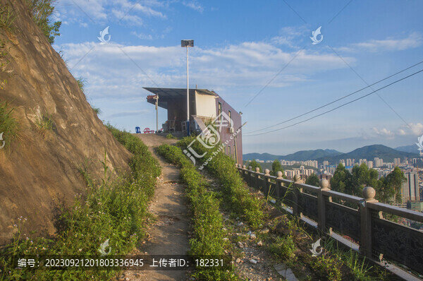 山坡小土路