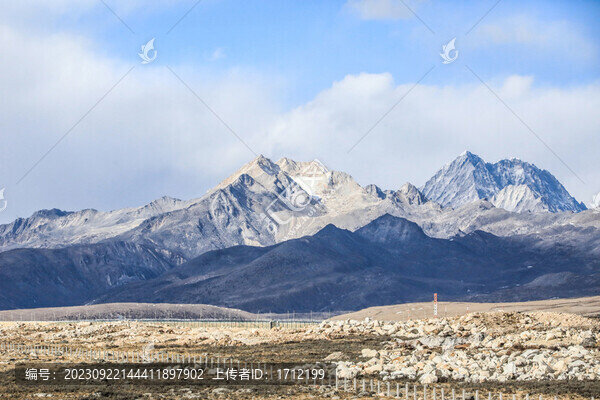 四川甘孜雅拉雪山