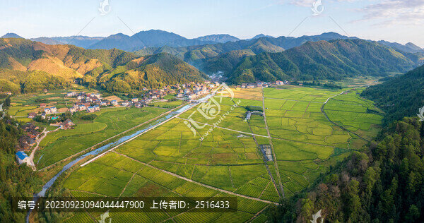航拍農(nóng)村鄉(xiāng)村山村稻田美麗景象