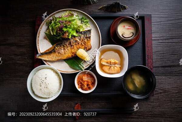 日式青花魚定食
