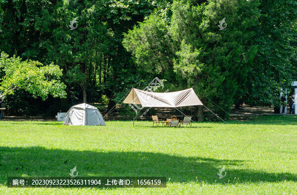 戶外露營地帳篷
