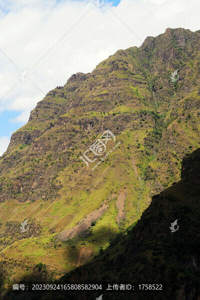 陡峭的山坡