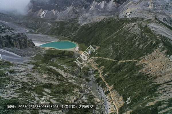 鳥瞰亞丁牛奶海