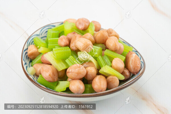 涼拌芹菜花生