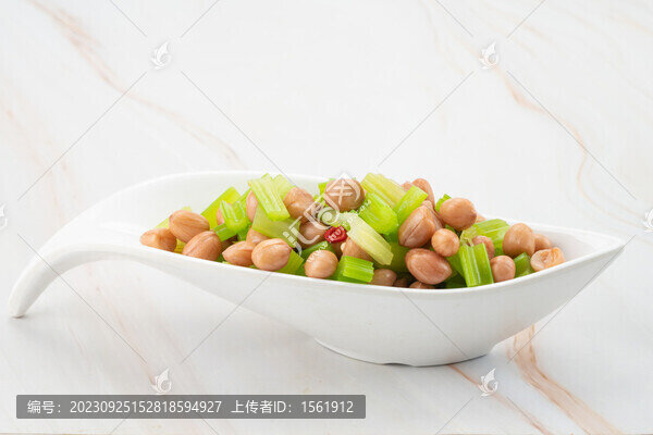 涼拌芹菜花生