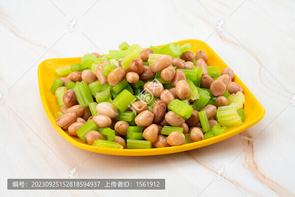 涼拌芹菜花生