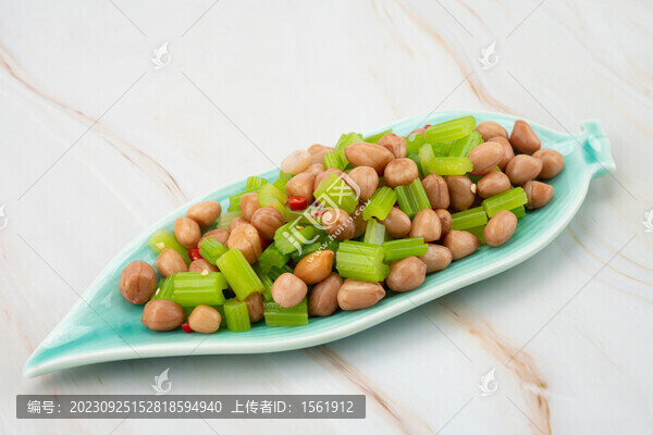 涼拌芹菜花生