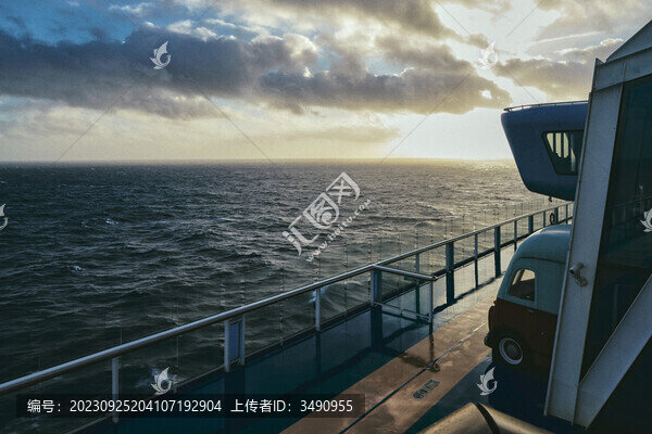 海上日出