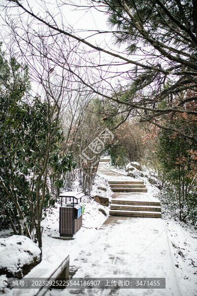 大陽山秦余積雪
