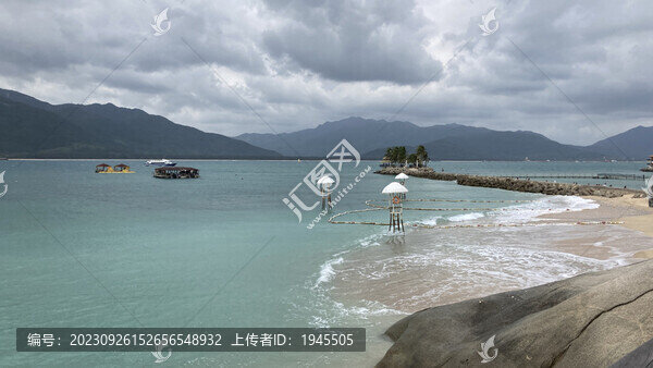 三亞碧綠海灘