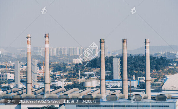 廣西柳州市工業(yè)區(qū)里廢棄的煙囪