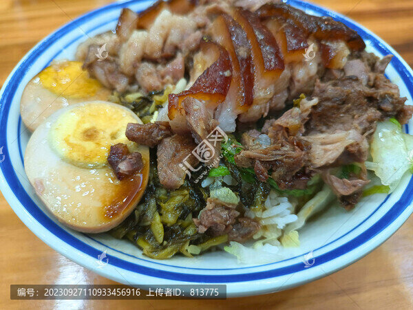 一份鹵肉飯