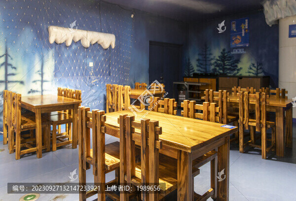 街邊小店餐桌