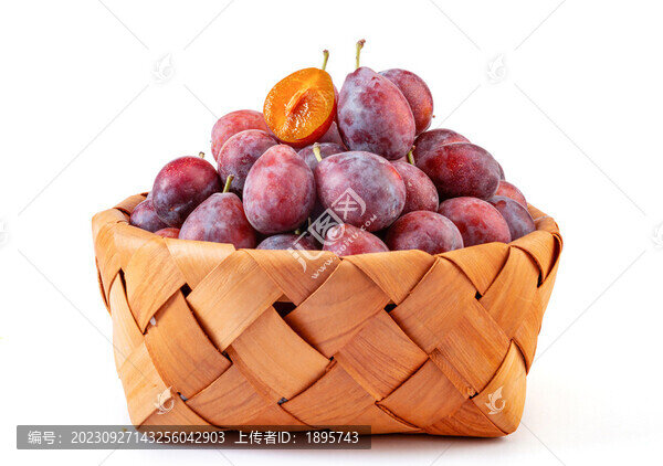 一筐新疆喀什西梅