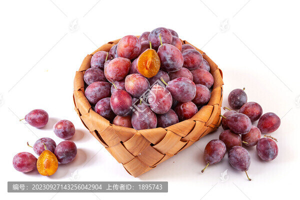 一筐新疆喀什西梅