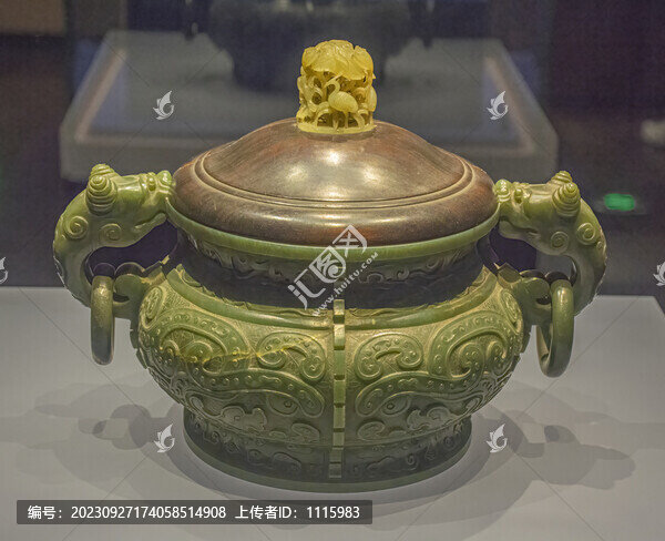 清代乾隆款碧玉雙獸耳活環(huán)爐