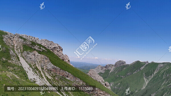 洛克之路沿途風(fēng)景峭壁草甸