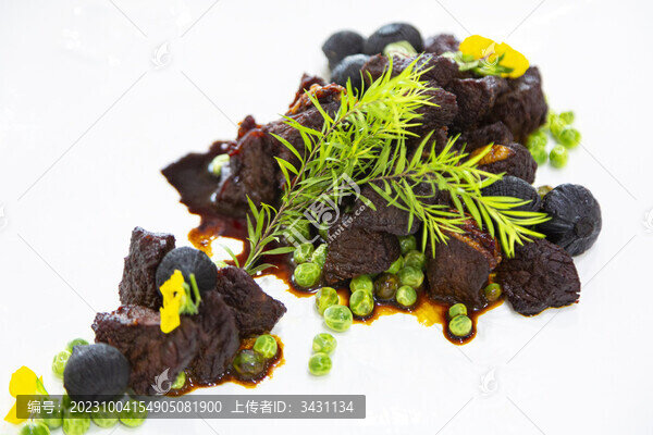 黑蒜文火小牛肉