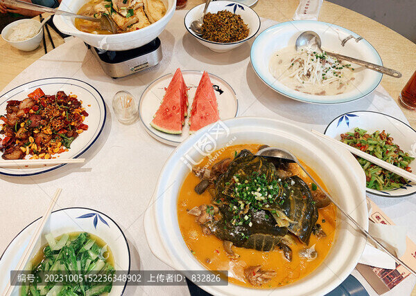 網(wǎng)紅打卡甲魚煲