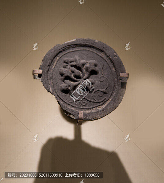 南宋陶折枝牡丹瓦當