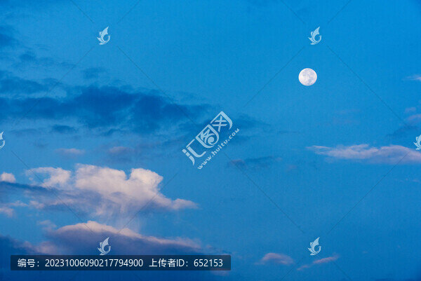 清晨的月亮