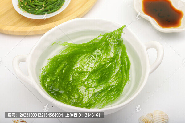 泡在碗里的龍須菜