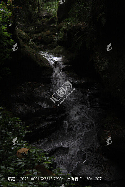 山澗溪流