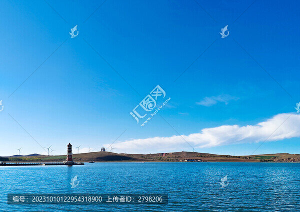 眺望湖畔燈塔和對(duì)岸城堡
