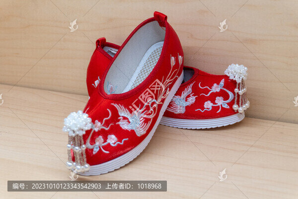 刺繡布鞋