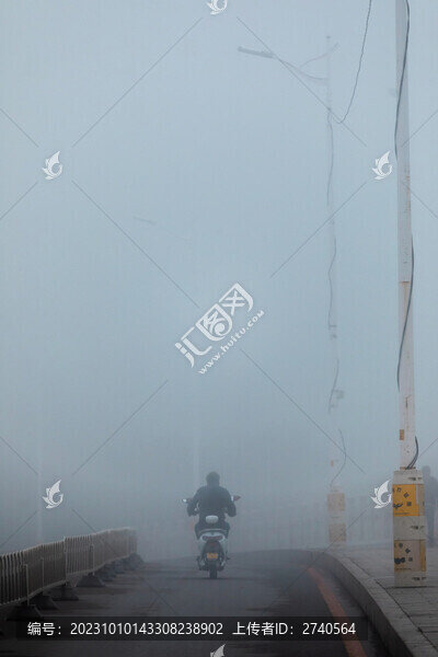 大霧中的街道