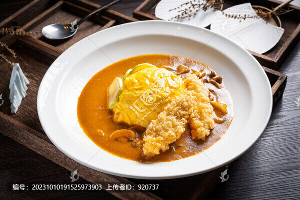 炸魚咖喱蛋包飯