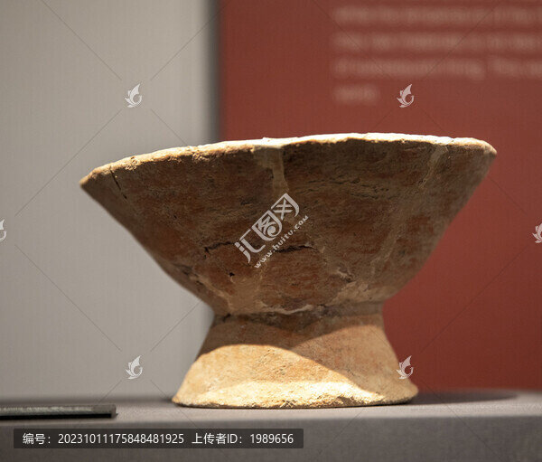新石器時(shí)代陶豆