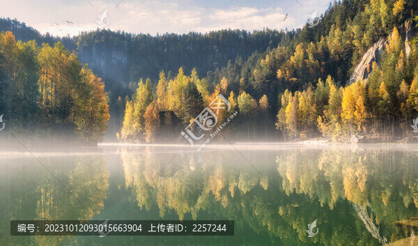水天一色與水中倒影