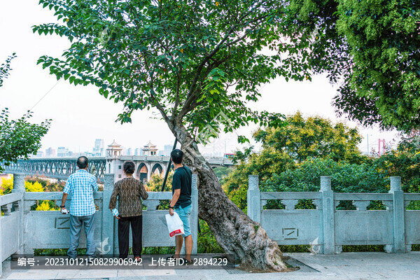 一家人武漢旅游