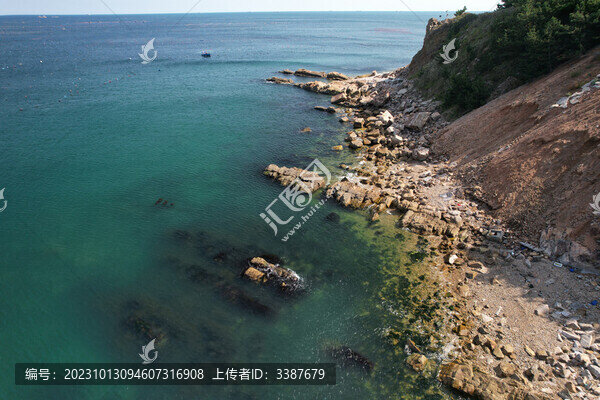 海島漁船漁民捕撈出海礁石舟