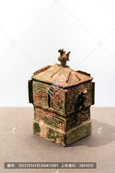 西周龍紋方彝