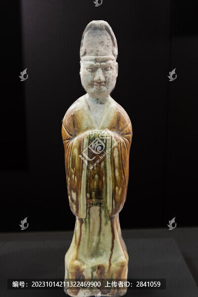 唐代三彩文官俑