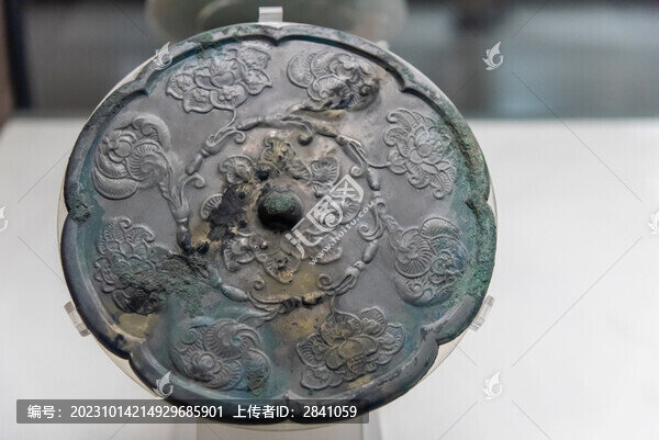 唐代團(tuán)花紋銅鏡